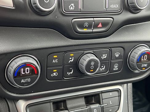 Used 2023 GMC Terrain SLT image 17