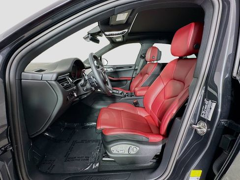 Used 2025 Porsche Macan image 5