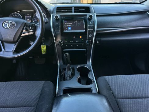 Used 2015 Toyota Camry LE image 4
