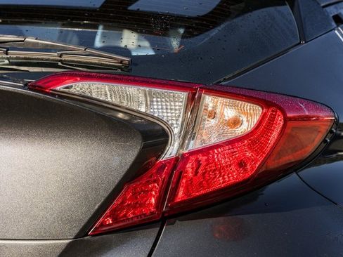 Used 2018 Toyota C-HR XLE image 9