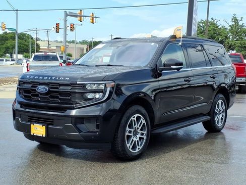 Certified 2025 Ford Expedition Active AWD/4WD image 12