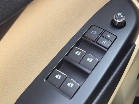 Used 2016 Toyota Highlander Limited Platinum AWD/4WD image 37
