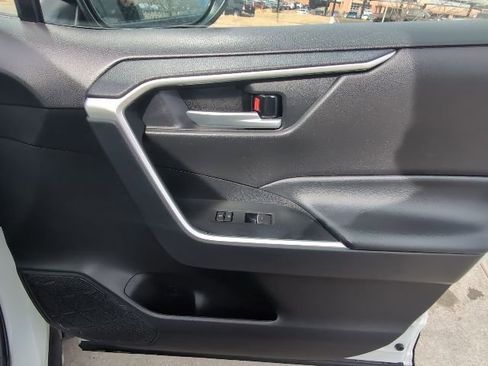 Used 2025 Toyota RAV4 XLE image 31