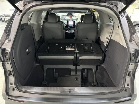 Used 2021 Toyota Sienna XLE w/ XLE Plus Package image 12