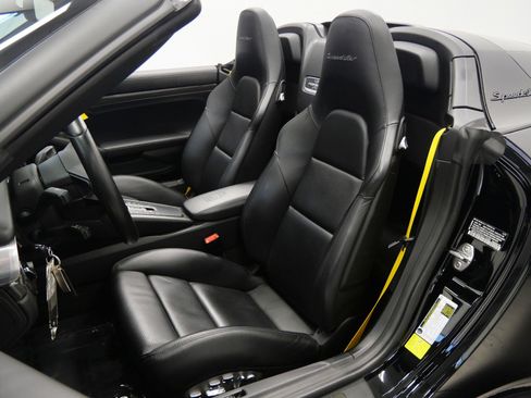 Used 2019 Porsche 911 Speedster RWD image 24