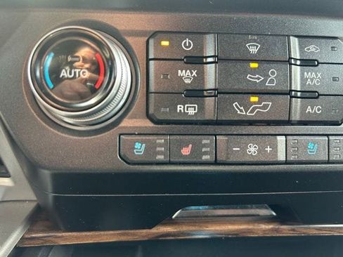 Used 2019 Ford F150 Lariat w/ Equipment Group 502A Luxury AWD/4WD image 28