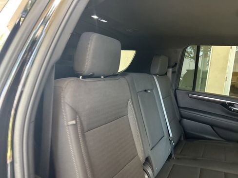 Used 2025 Chevrolet Suburban LS RWD image 27