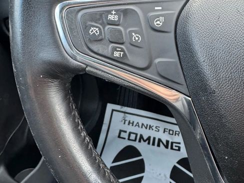 Used 2018 Chevrolet Malibu Premier image 35