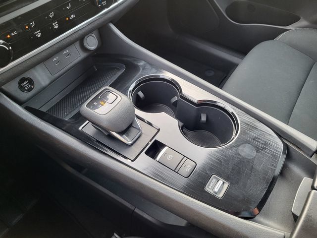 Used 2024 Nissan Rogue S FWD image 17