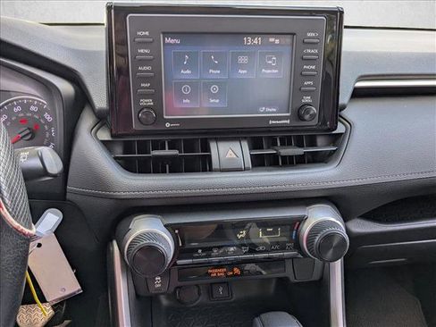 Used 2020 Toyota RAV4 LE image 8