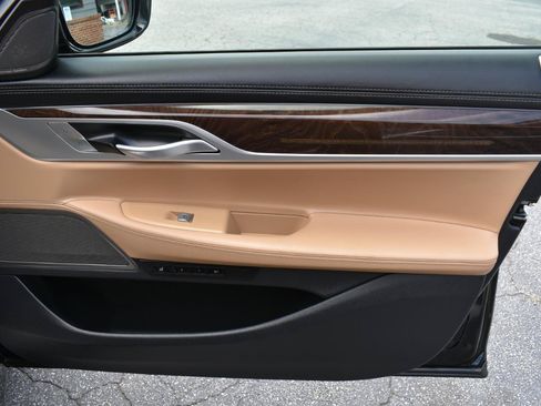Used 2019 BMW 750i w/ Executive Package RWD image 39