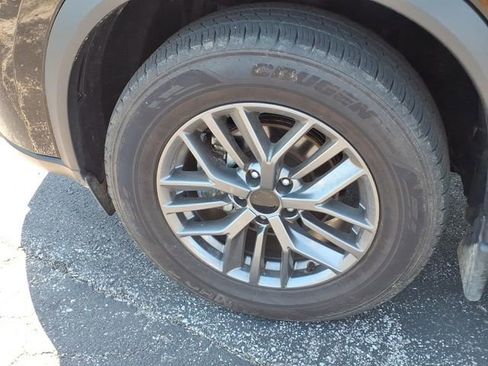 Used 2024 Nissan Rogue S AWD/4WD image 18