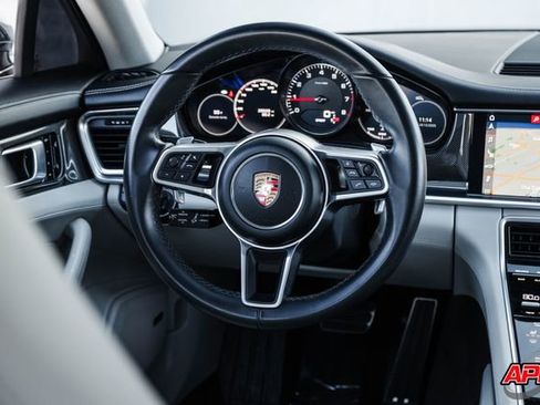 Used 2018 Porsche Panamera 4S image 8