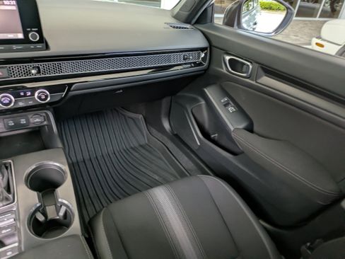 Used 2025 Honda Civic Sport image 17