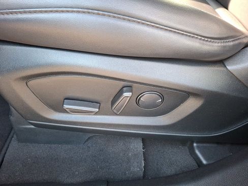Used 2022 Ford Explorer XLT w/ Equipment Group 202A AWD/4WD image 12