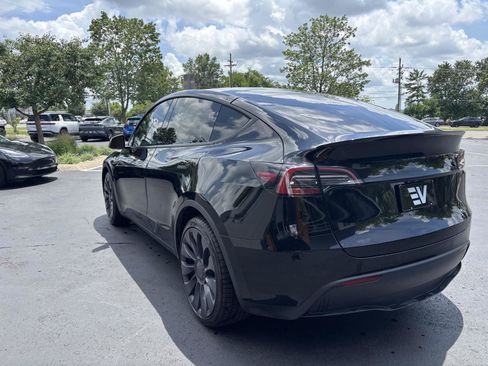 Used 2021 Tesla Model Y Long Range AWD/4WD image 7
