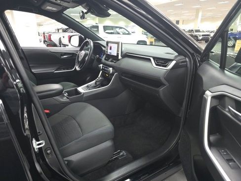 Used 2024 Toyota RAV4 SE image 6