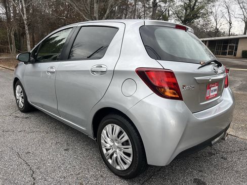 Used 2015 Toyota Yaris L image 3