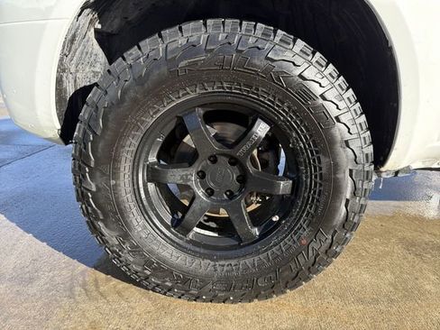 Used 2017 Nissan Frontier SV image 12