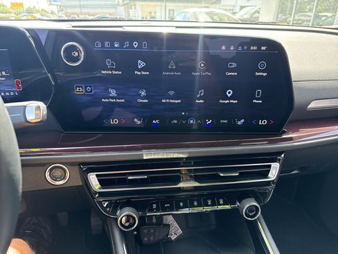 Used 2025 Chevrolet Traverse Z71 w/ Enhanced Driving Package AWD/4WD image 18