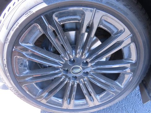 Used 2024 Land Rover Range Rover Long Wheelbase SE AWD/4WD image 18