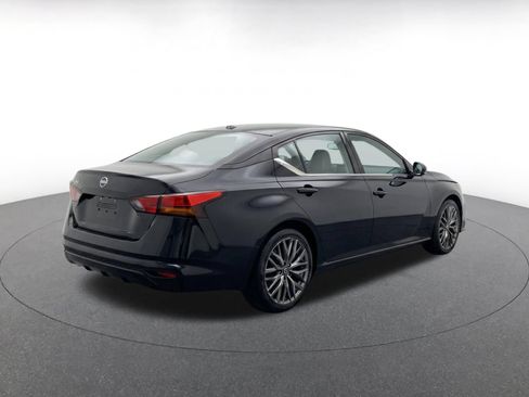 Used 2025 Nissan Altima 2.5 SV FWD image 8
