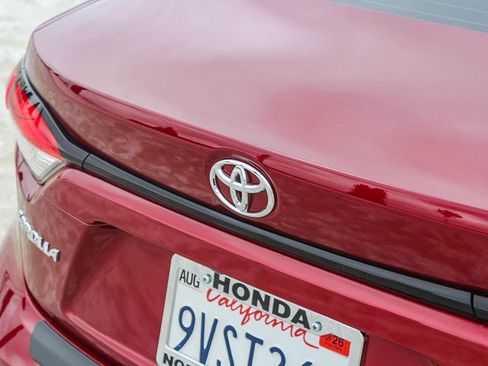 Used 2025 Toyota Corolla LE w/ Convenience Package image 8