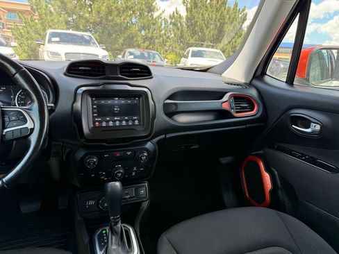Used 2020 Jeep Renegade Latitude AWD/4WD image 25