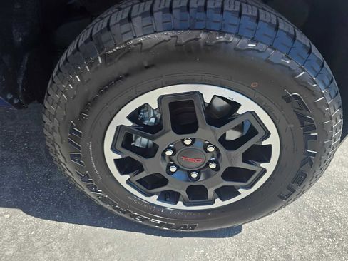 Used 2025 Toyota Tacoma TRD Off-Road AWD/4WD image 9
