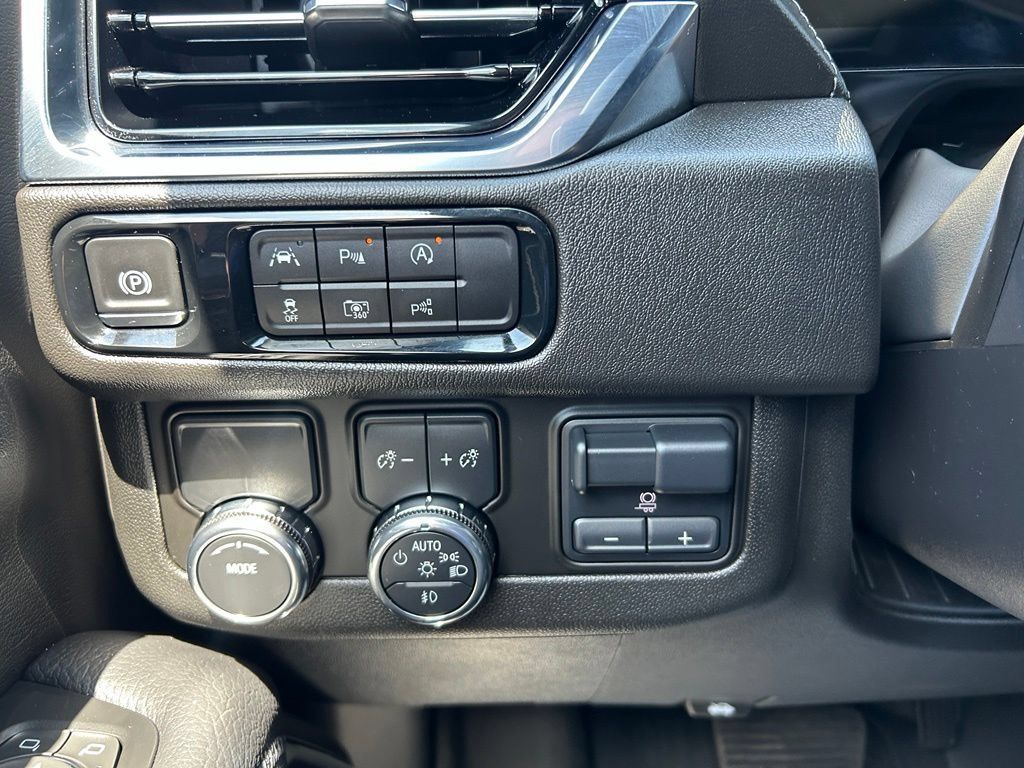 Used 2025 GMC Yukon Denali w/ Denali Reserve Package RWD image 62