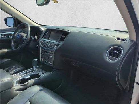 Used 2018 Nissan Pathfinder SL image 25