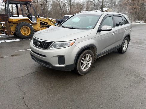 Used 2015 Kia Sorento LX image 4