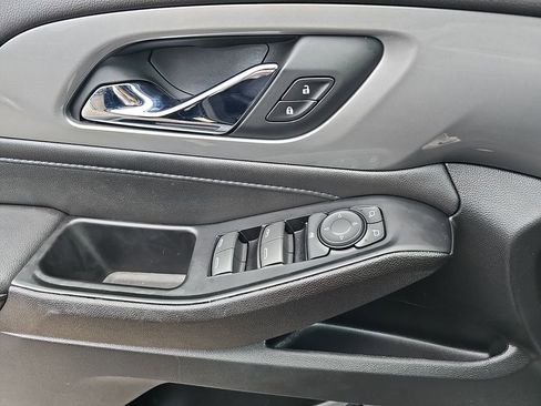 Used 2023 Chevrolet Traverse LT FWD image 34