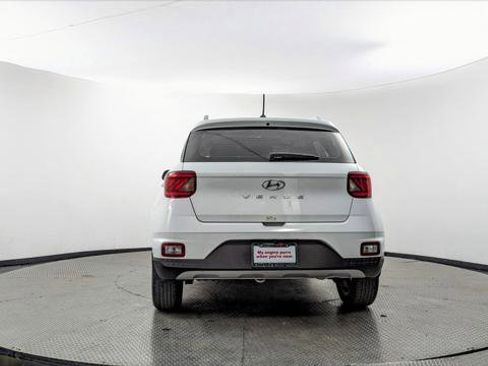 Used 2024 Hyundai Venue SEL image 7