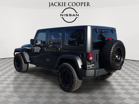 Used 2018 Jeep Wrangler Unlimited Rubicon w/ Connectivity Group AWD/4WD image 7