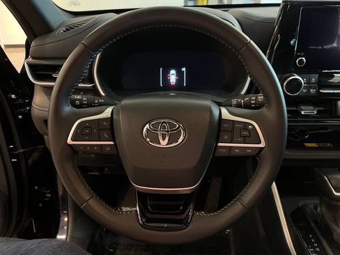 Used 2025 Toyota Highlander XSE AWD/4WD image 29