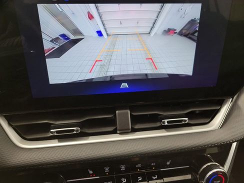 Used 2025 Chevrolet Equinox LT image 14