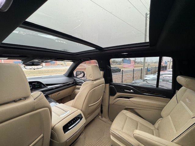 Used 2021 Cadillac Escalade ESV Premium Luxury AWD/4WD image 11