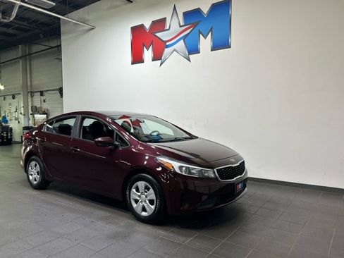 Used 2018 Kia Forte LX FWD image 2