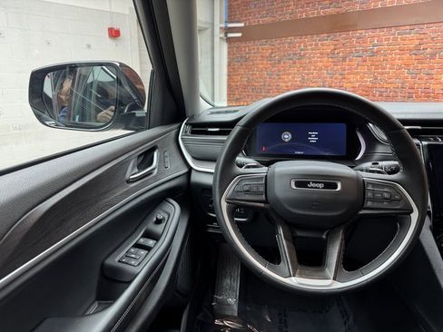 Used 2023 Jeep Grand Cherokee L Limited image 14