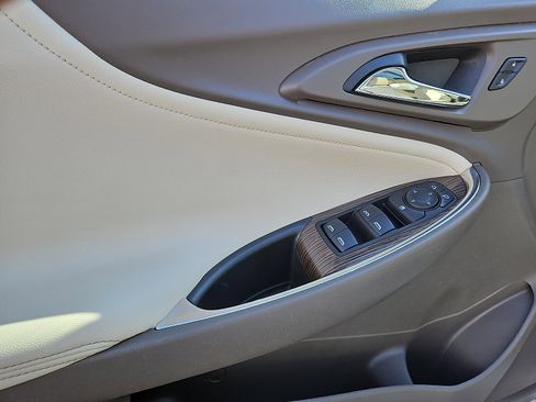 Used 2020 Chevrolet Malibu LT w/ Leather Package image 12