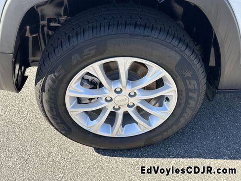 Used 2022 Jeep Cherokee Latitude Lux image 22