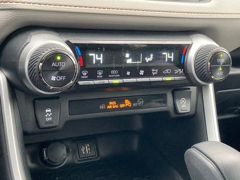 Used 2025 Toyota RAV4 XLE FWD image 24