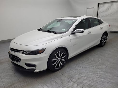 Used 2018 Chevrolet Malibu LT w/ Leather Package image 2
