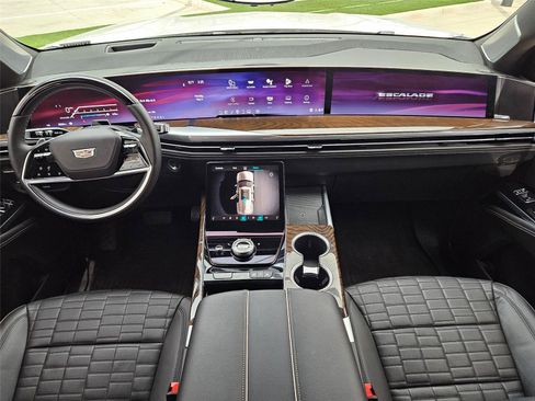 Used 2025 Cadillac Escalade Sport Platinum w/ LPO, Floor Liner Package AWD/4WD image 11