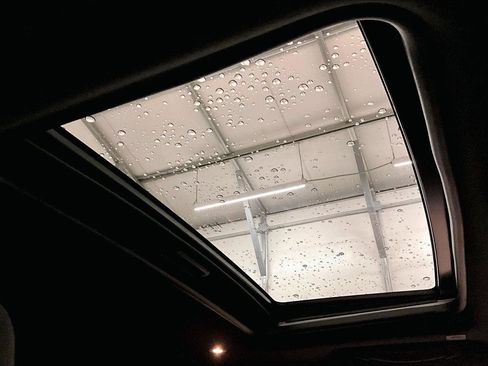 Used 2019 Dodge Challenger SXT w/ Driver Convenience Group image 21