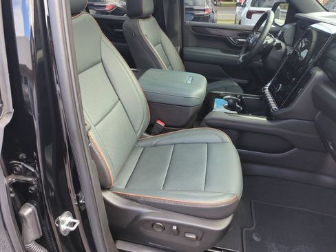 Used 2025 GMC Yukon AT4 w/ AT4 Premium Package AWD/4WD image 40