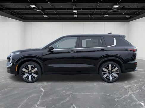 New 2026 Mitsubishi Outlander SE image 2