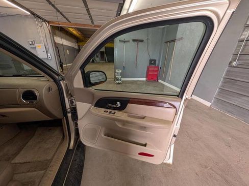 Used 2004 GMC Envoy SLT AWD/4WD image 30