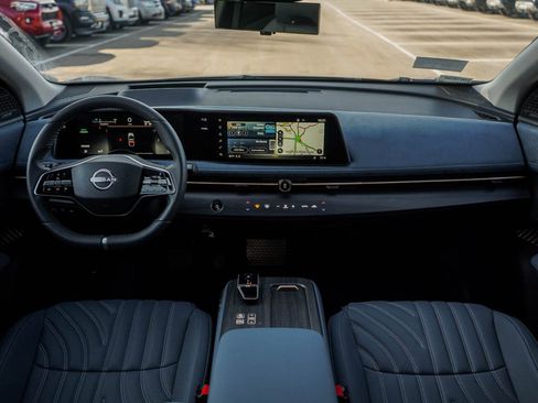 New 2025 Nissan Ariya Platinum image 14